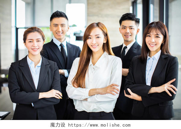 自信的亚洲商业团队企业专业商务精英团队商务男女